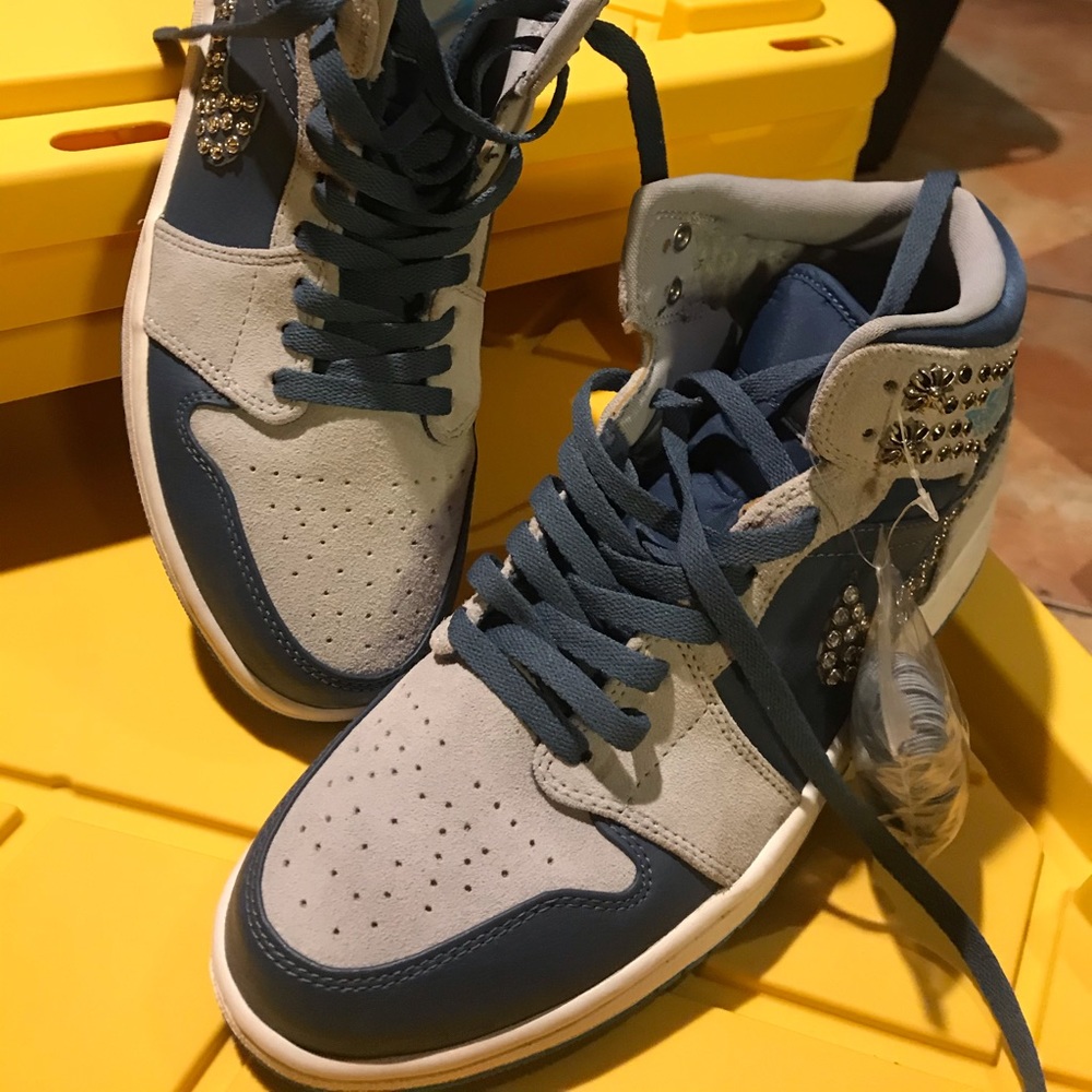 NWOT NIKE JORDAN MEN SUZE 101/2” WITH STUDS
